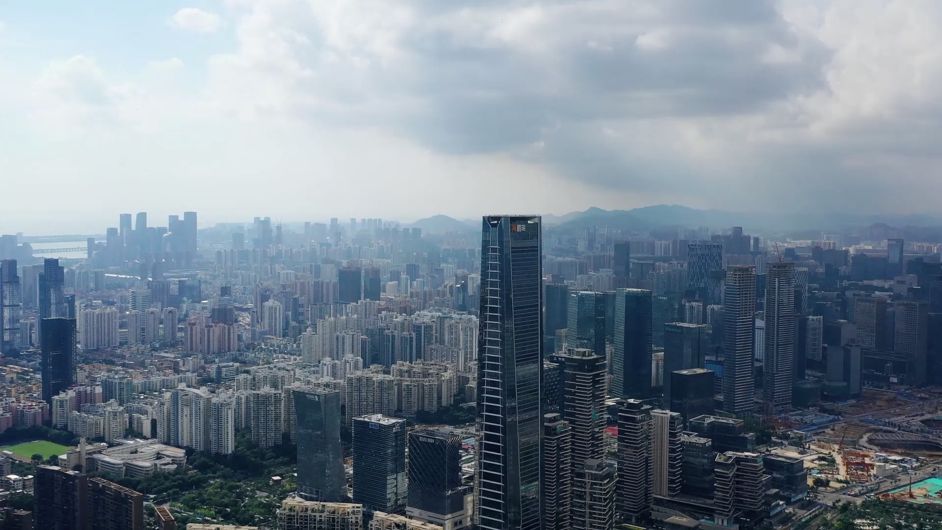 4k深圳市城市CBD大景航拍视频的预览图