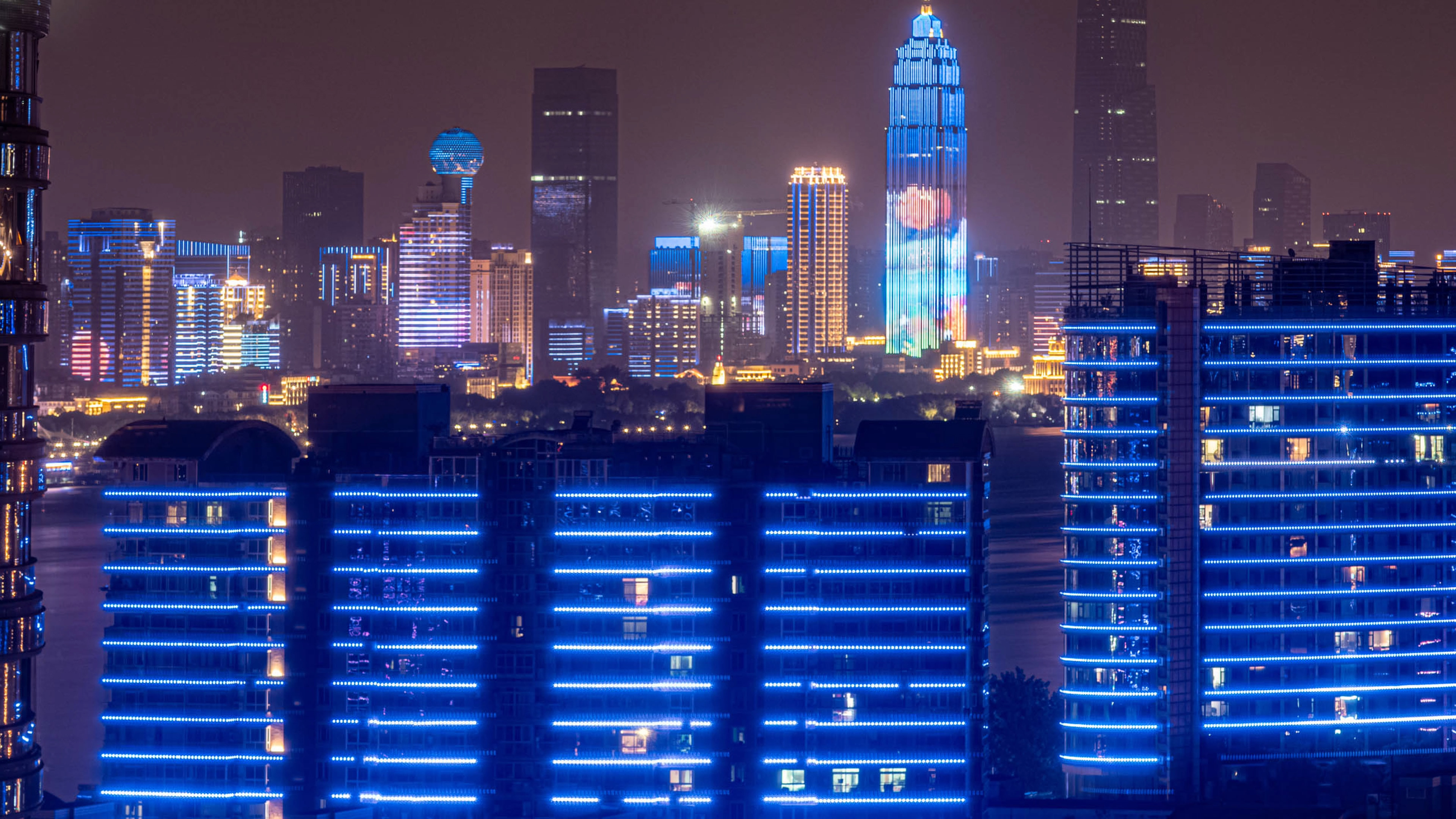 4K武汉城市万家灯火延时夜景实拍视频视频的预览图
