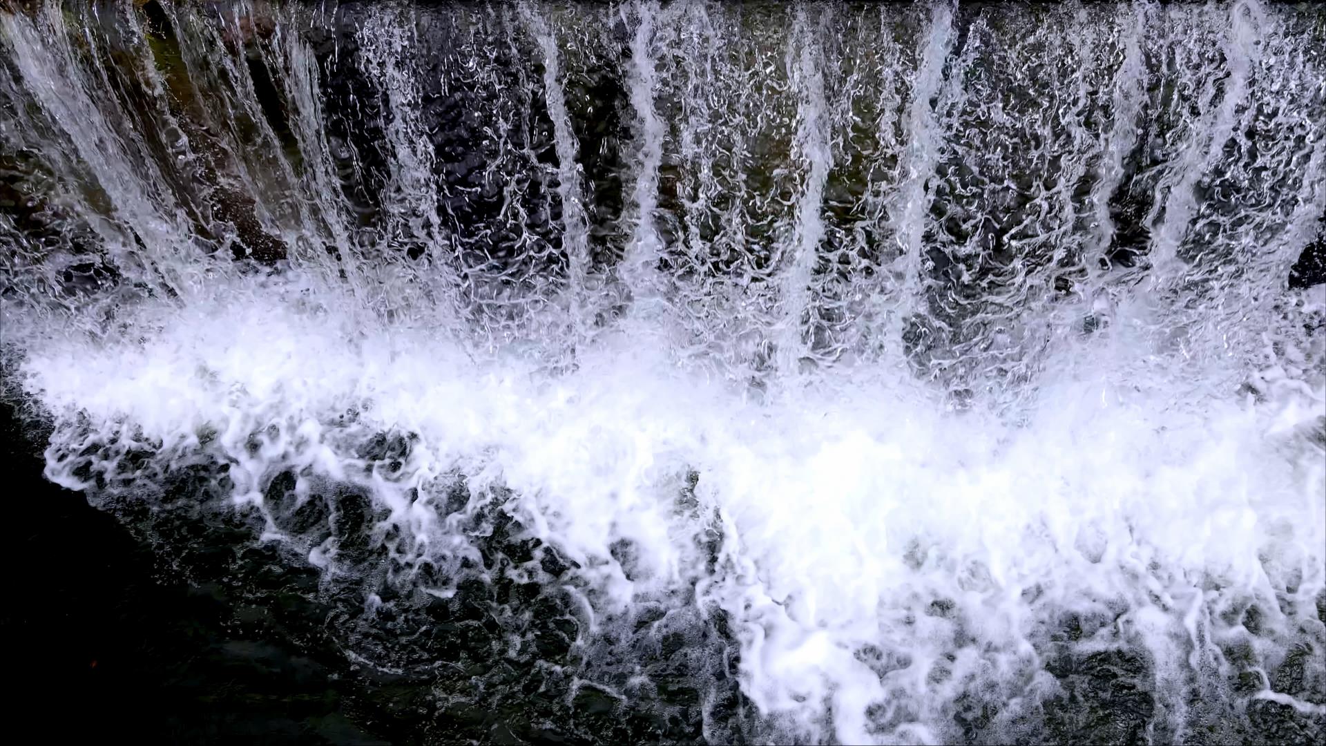 4K俯拍南明河河流瀑布升格视频的预览图