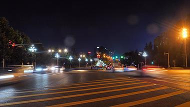 4K延时拍摄贵阳观山路红绿灯路口车流夜景视频的预览图
