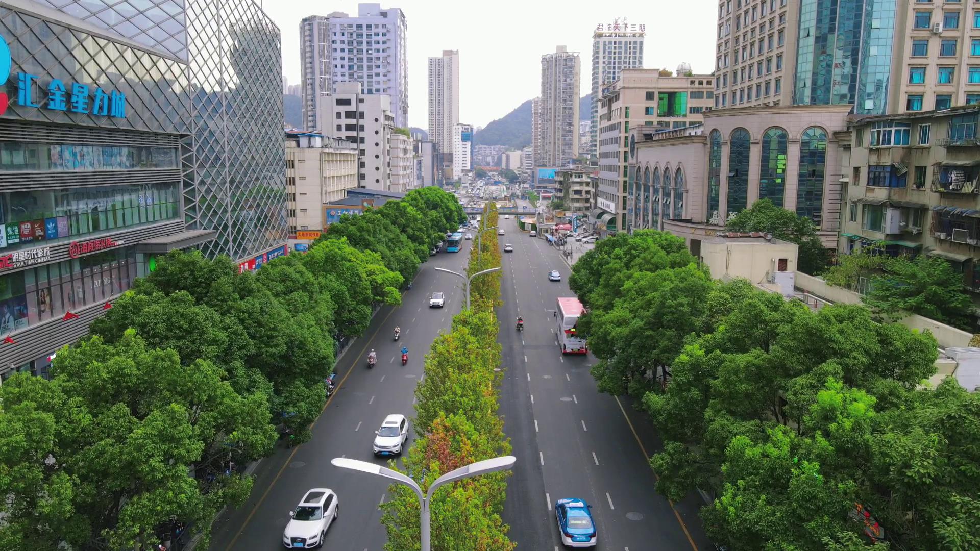 4K航拍贵州贵阳城市交通车水马龙视频的预览图