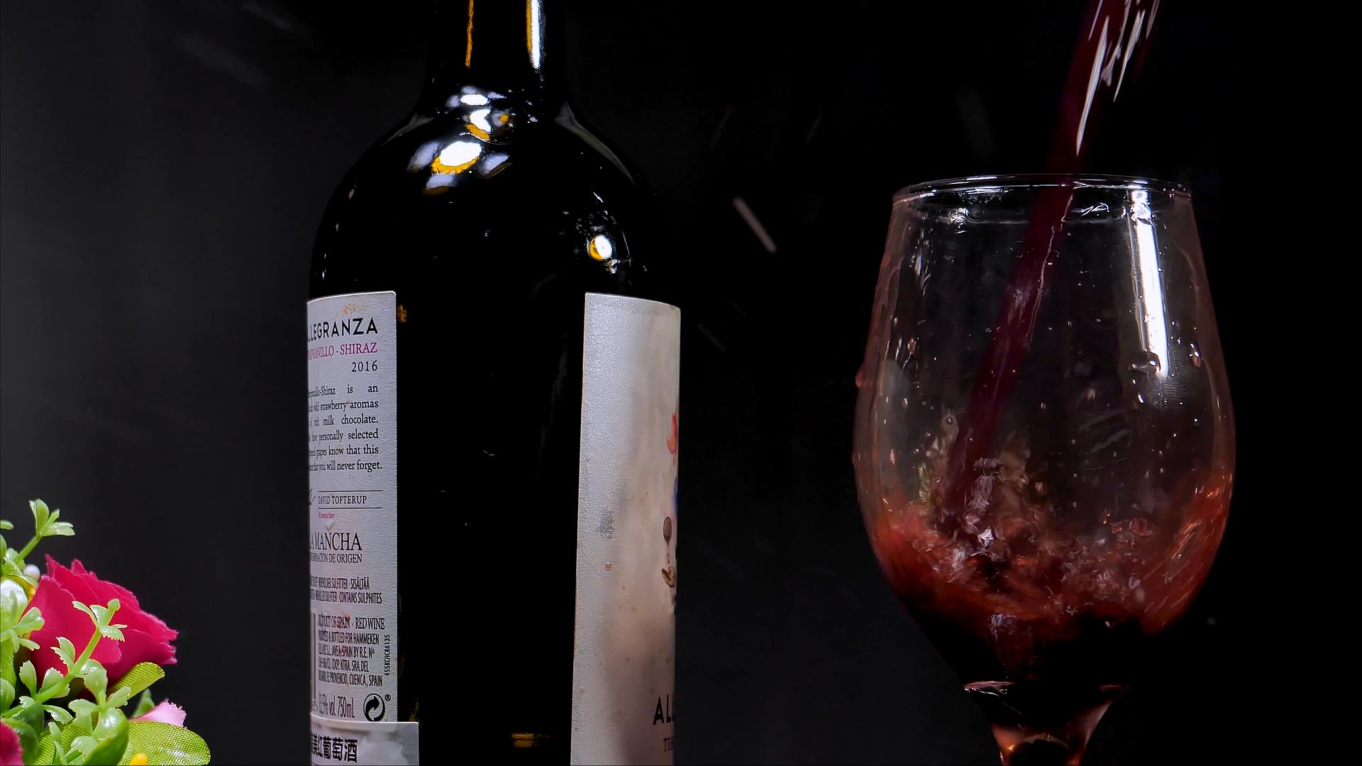 4K拍摄红酒倒进酒杯红酒广告升格视频的预览图