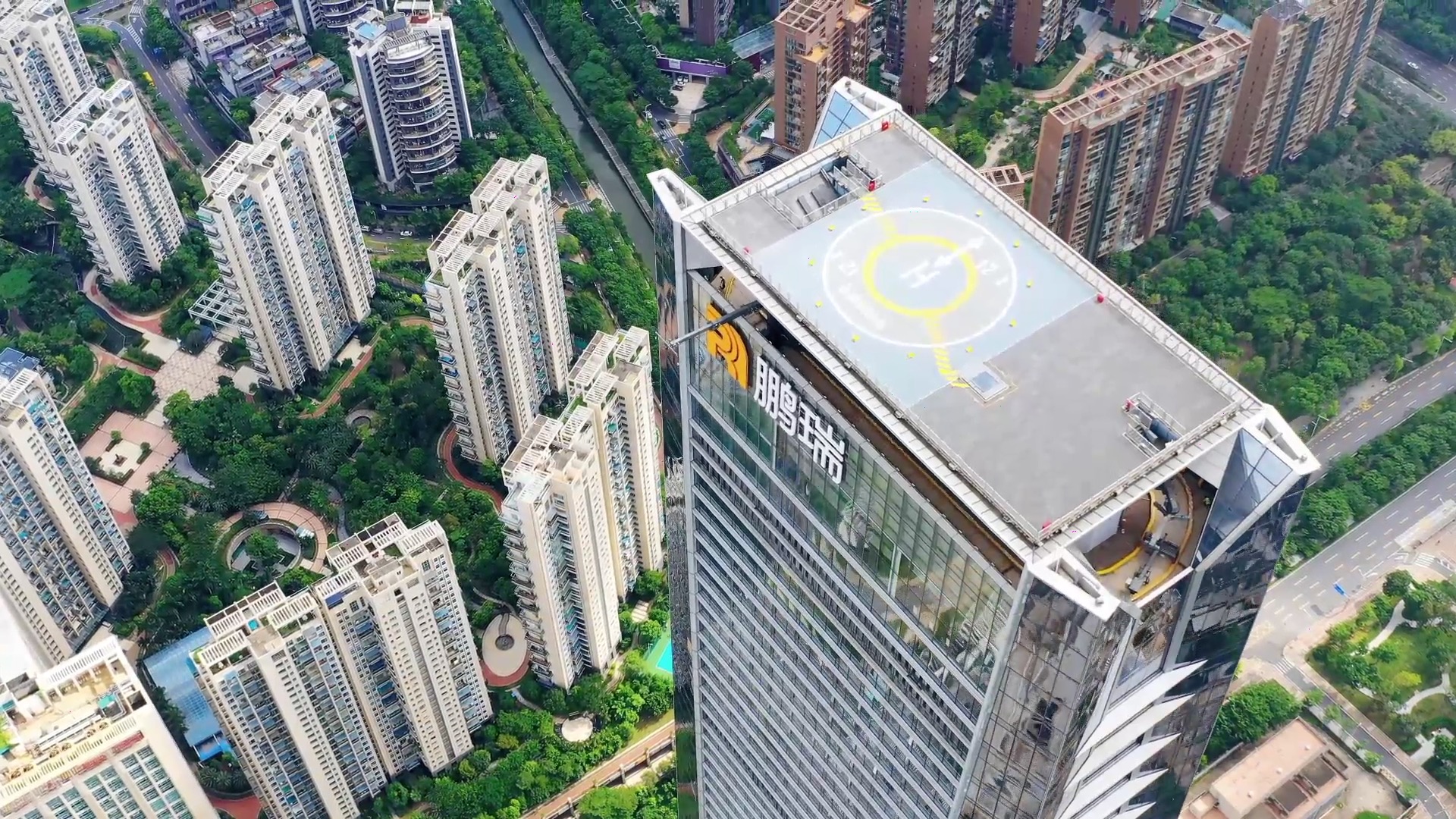 4k深圳市南山区城市交通高楼俯拍视频的预览图