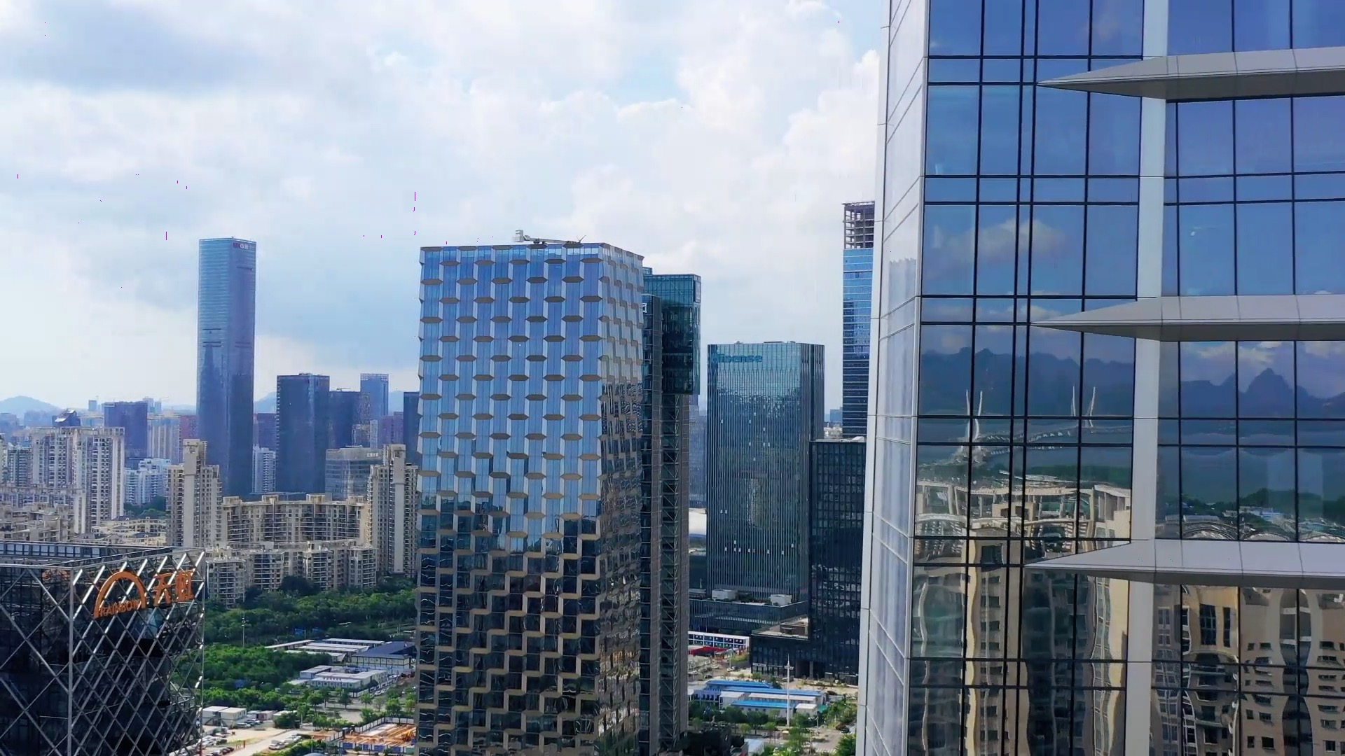 4k深圳市高楼近距离航拍视频的预览图