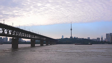 4K武汉城市建筑长江大桥地标实拍视频视频的预览图