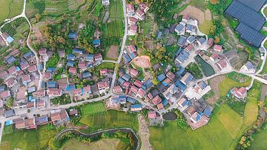 4K俯拍美丽乡村集中村落视频的预览图