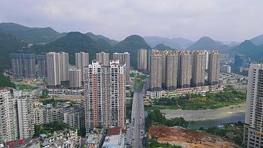 4K航拍山中城市高楼建筑贵州铜仁视频的预览图