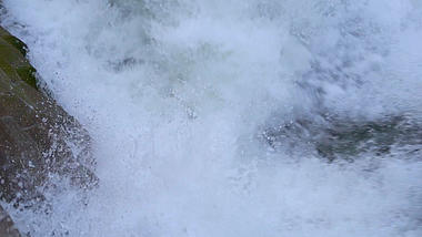 4k实拍瀑布水流溪流小河视频的预览图