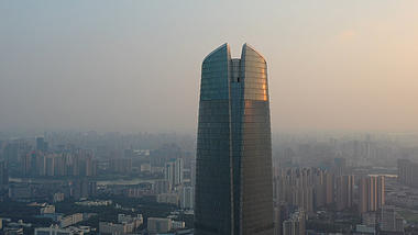 4K武汉城市建筑商务区升空航拍实拍视频视频的预览图
