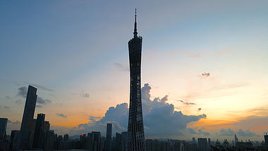 4K航拍广州塔唯美日出朝霞云彩视频的预览图