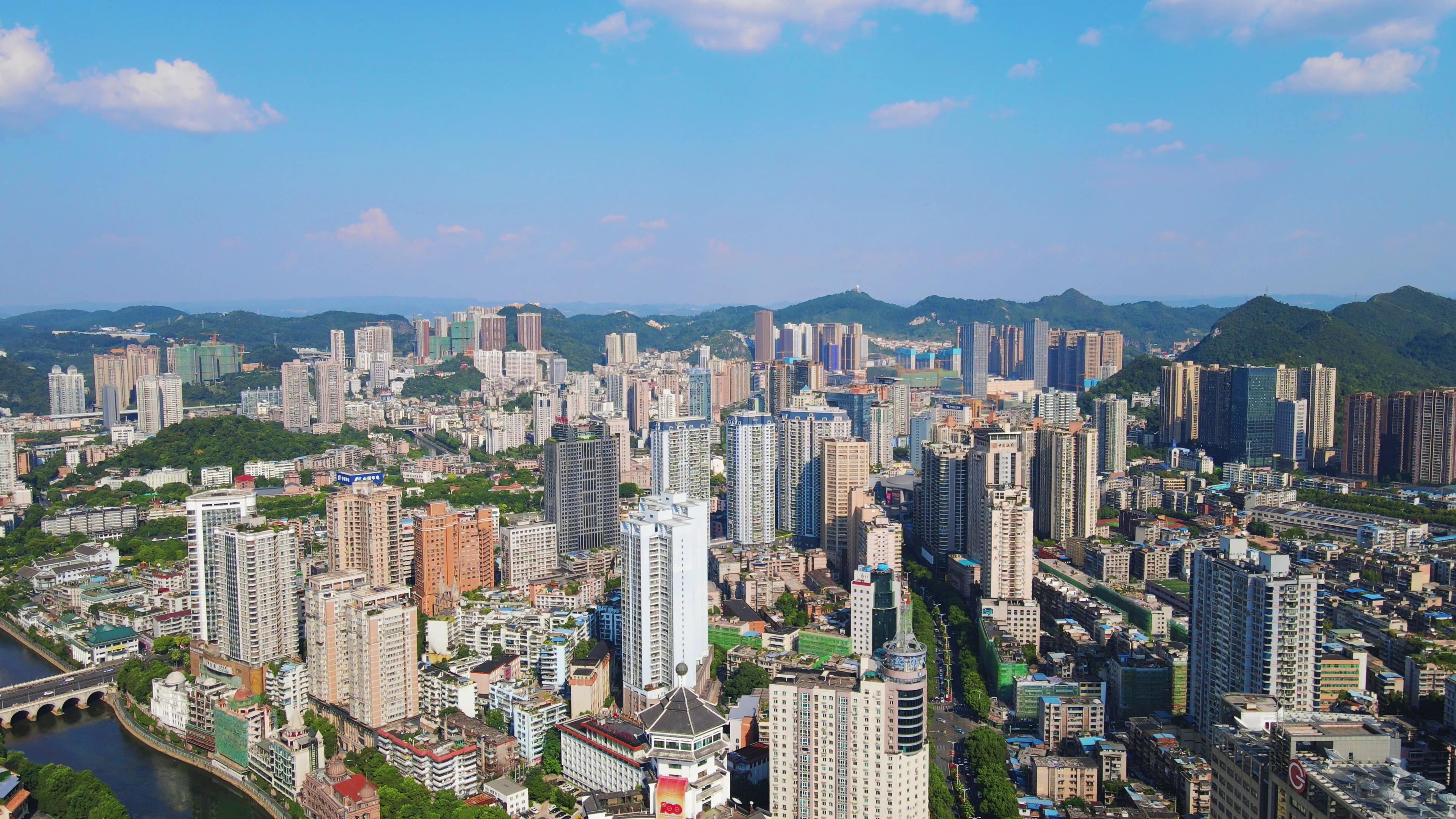4K航拍贵阳南明区城市高楼城市风景视频的预览图