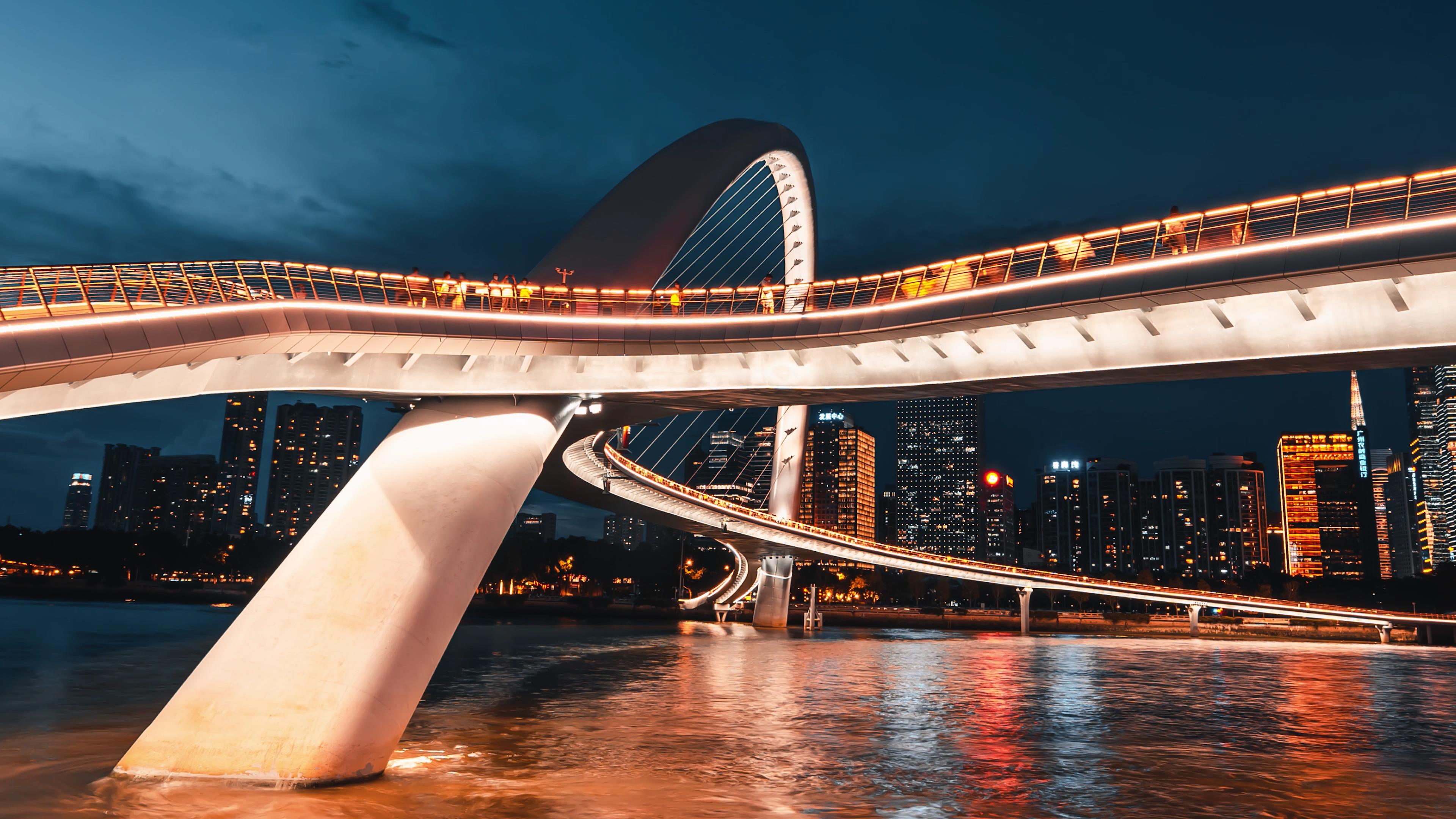 4K延时广州海心桥地标夜景灯光秀视频的预览图