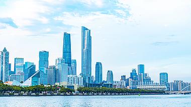 8K移动延时大气广州珠江新城城市群蓝天视频的预览图