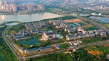 4K武汉城市建筑武汉学院开学季实拍视频视频的预览图