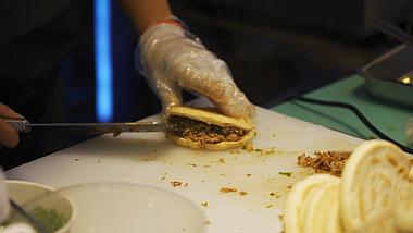 4k肉夹馍陕西传统特色美食非遗美食文化视频的预览图