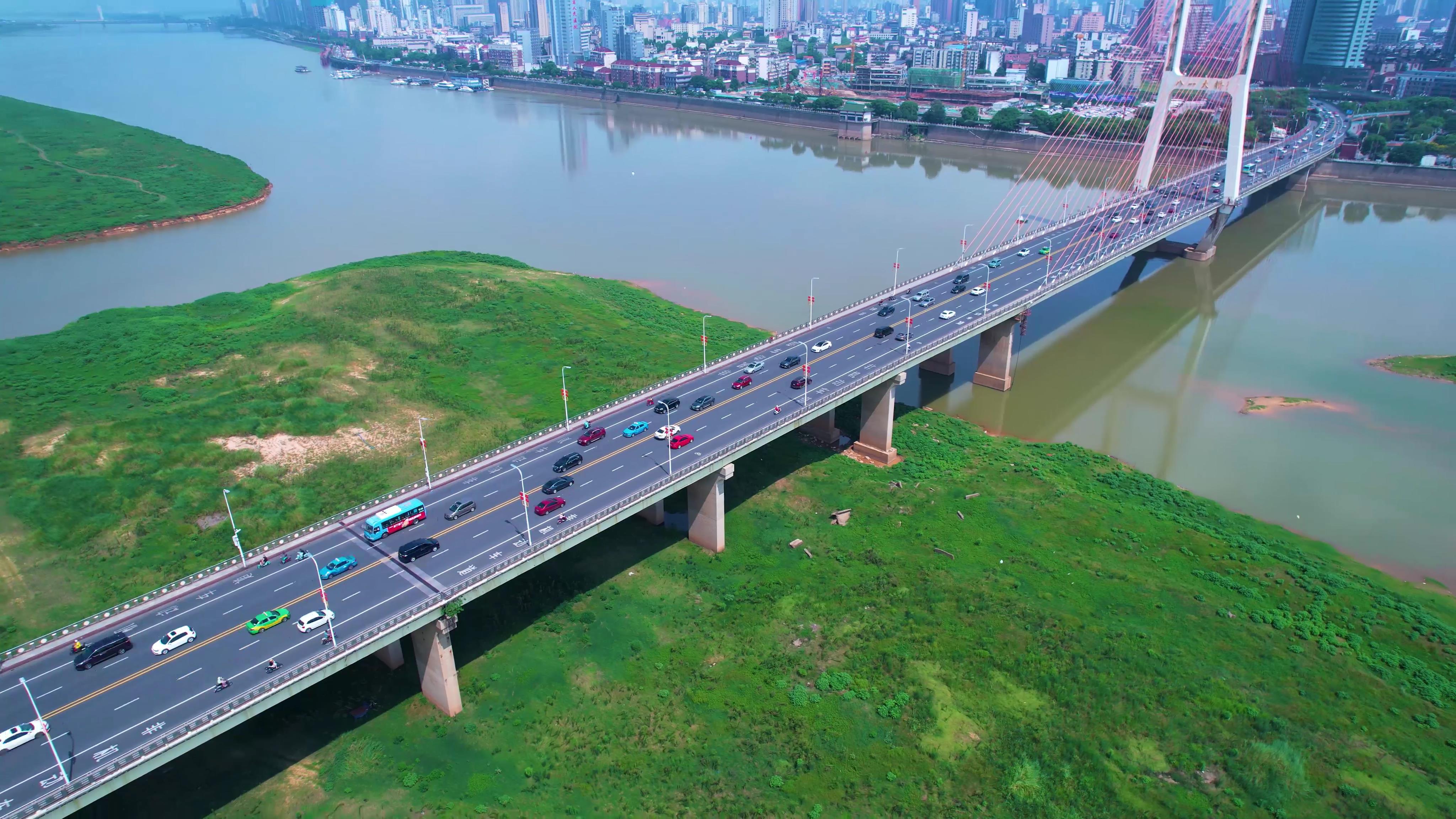 5.4k航拍南昌八一大桥城市建筑视频的预览图