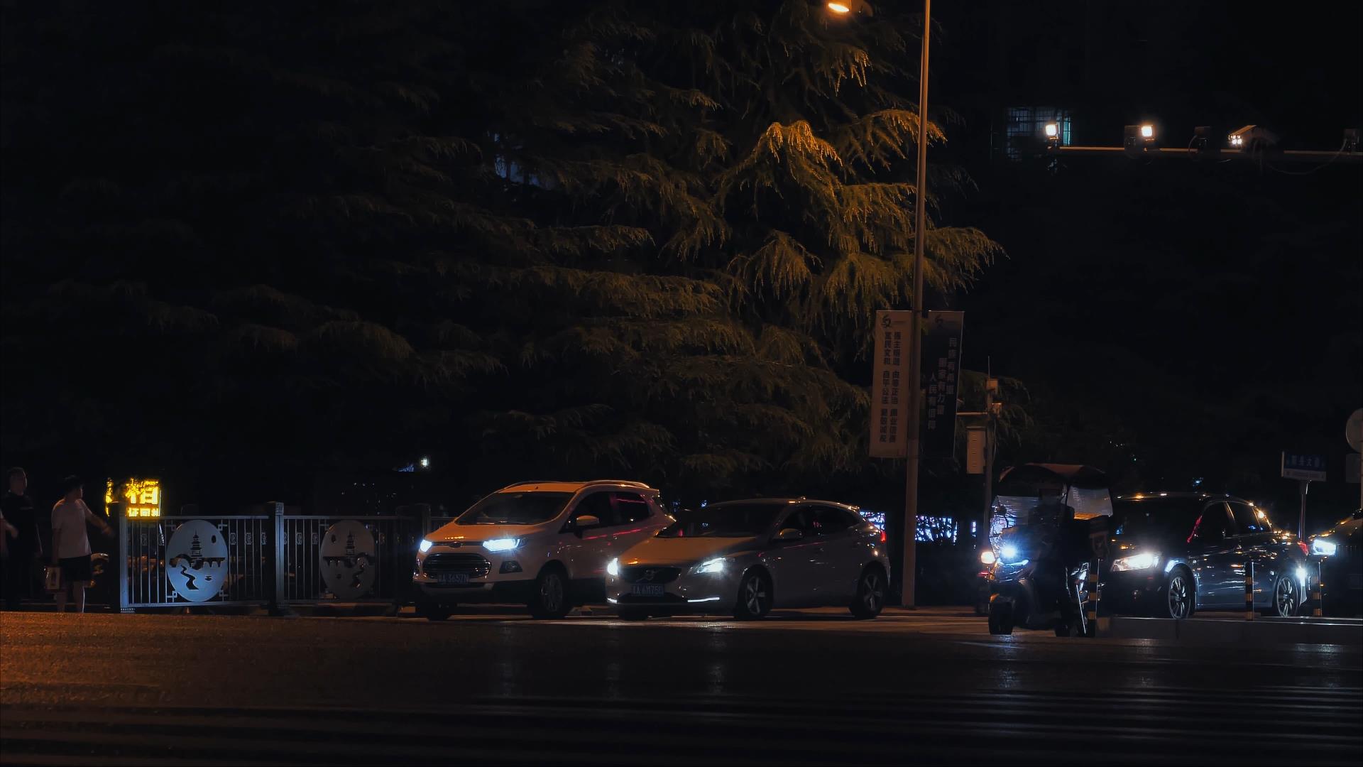 4K延时拍摄城市车流灯光夜景视频的预览图