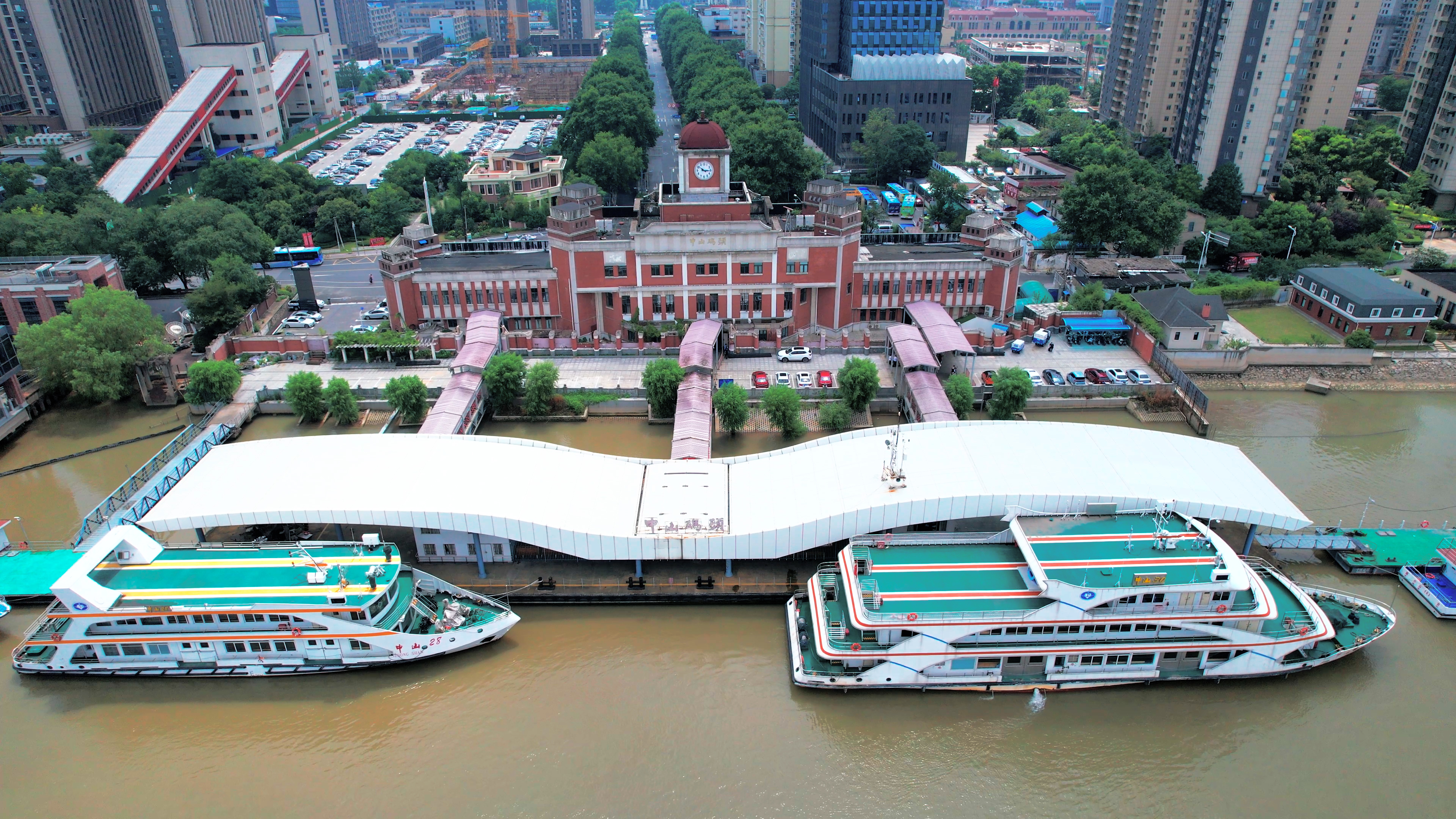 4K航拍江苏省南京市中山码头视频的预览图