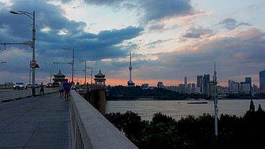 4K武汉城市震撼日落长江大桥实拍视频视频的预览图
