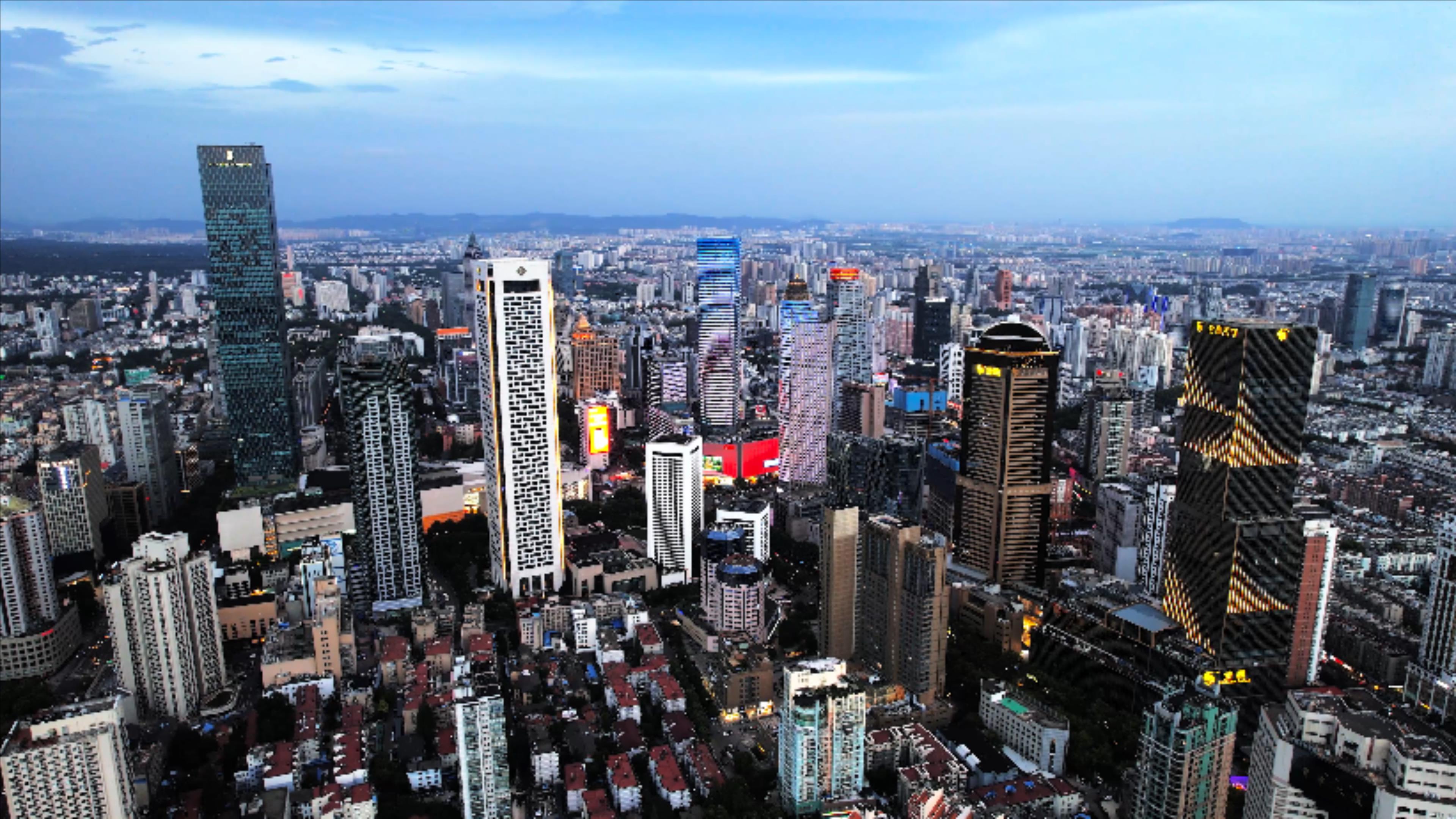 4K航拍江苏省南京市新街口商圈金融中心视频的预览图