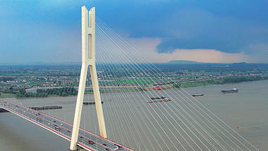 4K航拍江苏省南京市长江二桥视频的预览图