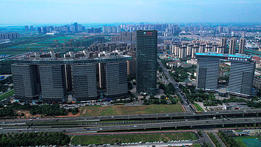 4K航拍江苏省南京市江北新区明发集团大厦视频的预览图