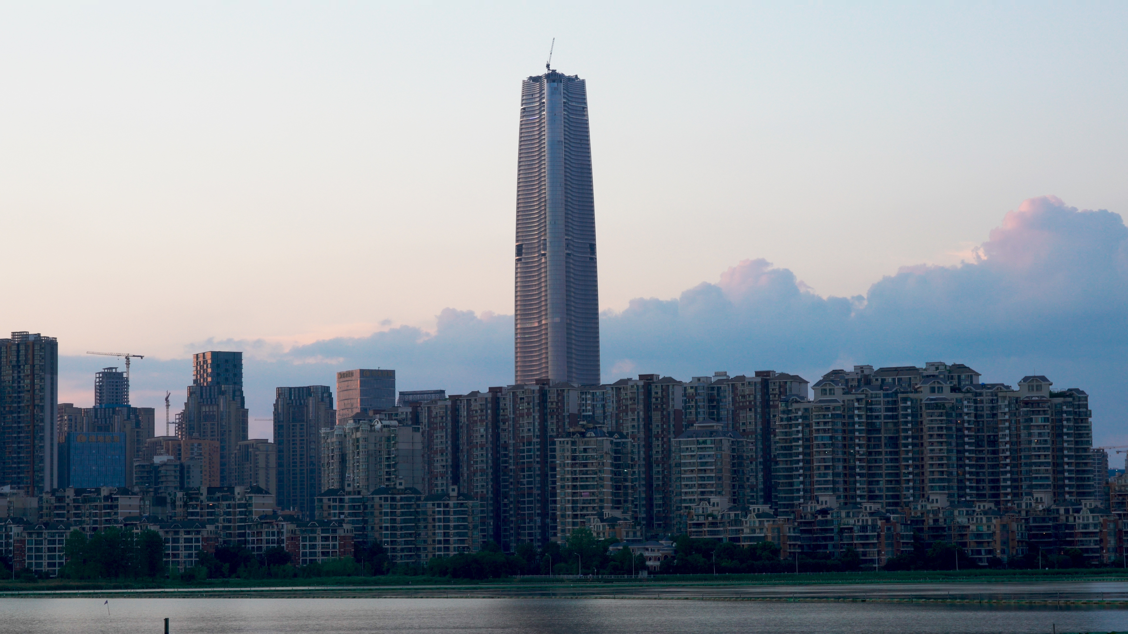 4K武汉城市现代建筑延时实拍视频视频的预览图