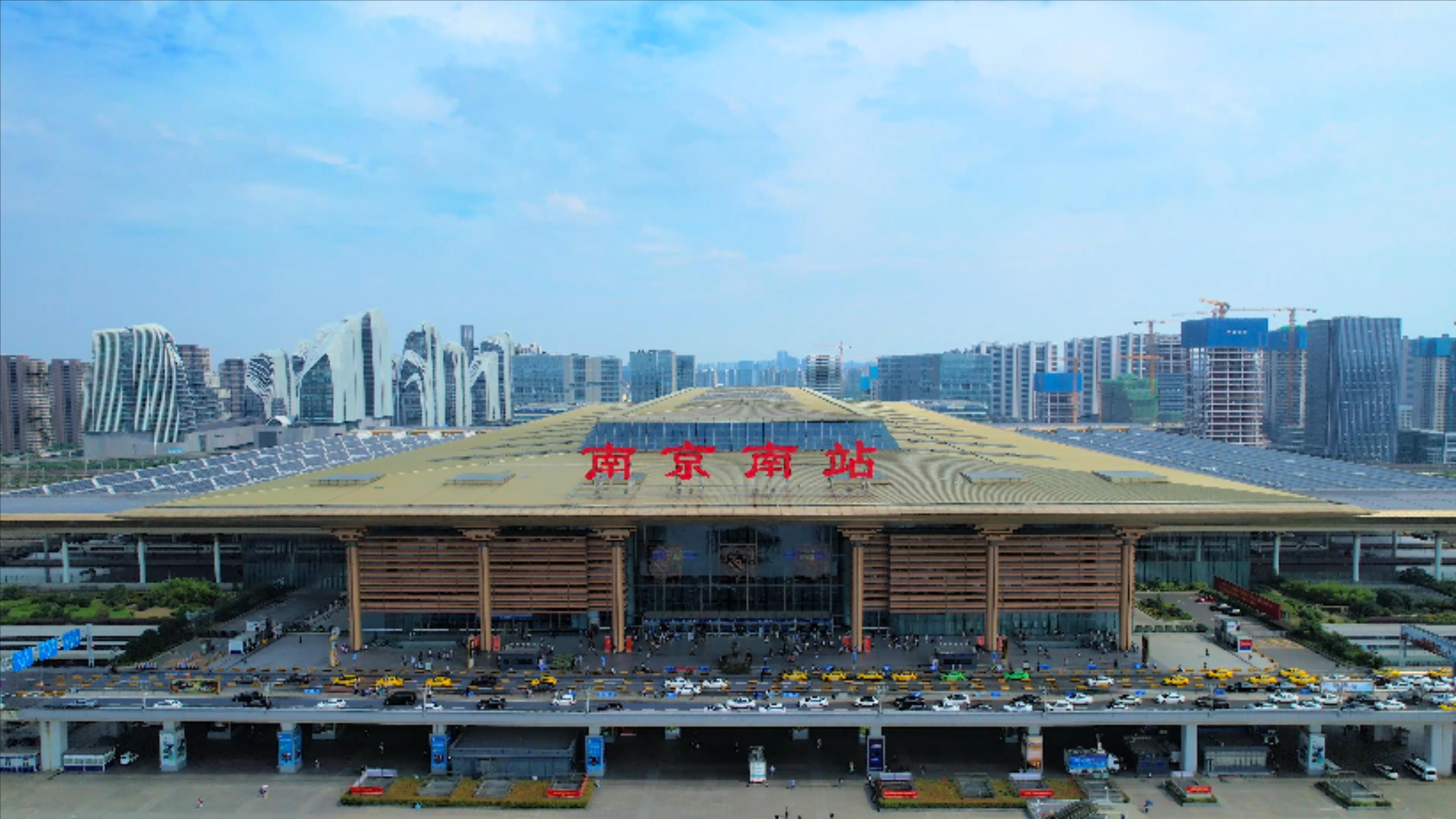 4K航拍江苏省南京市高铁站南京南站视频的预览图