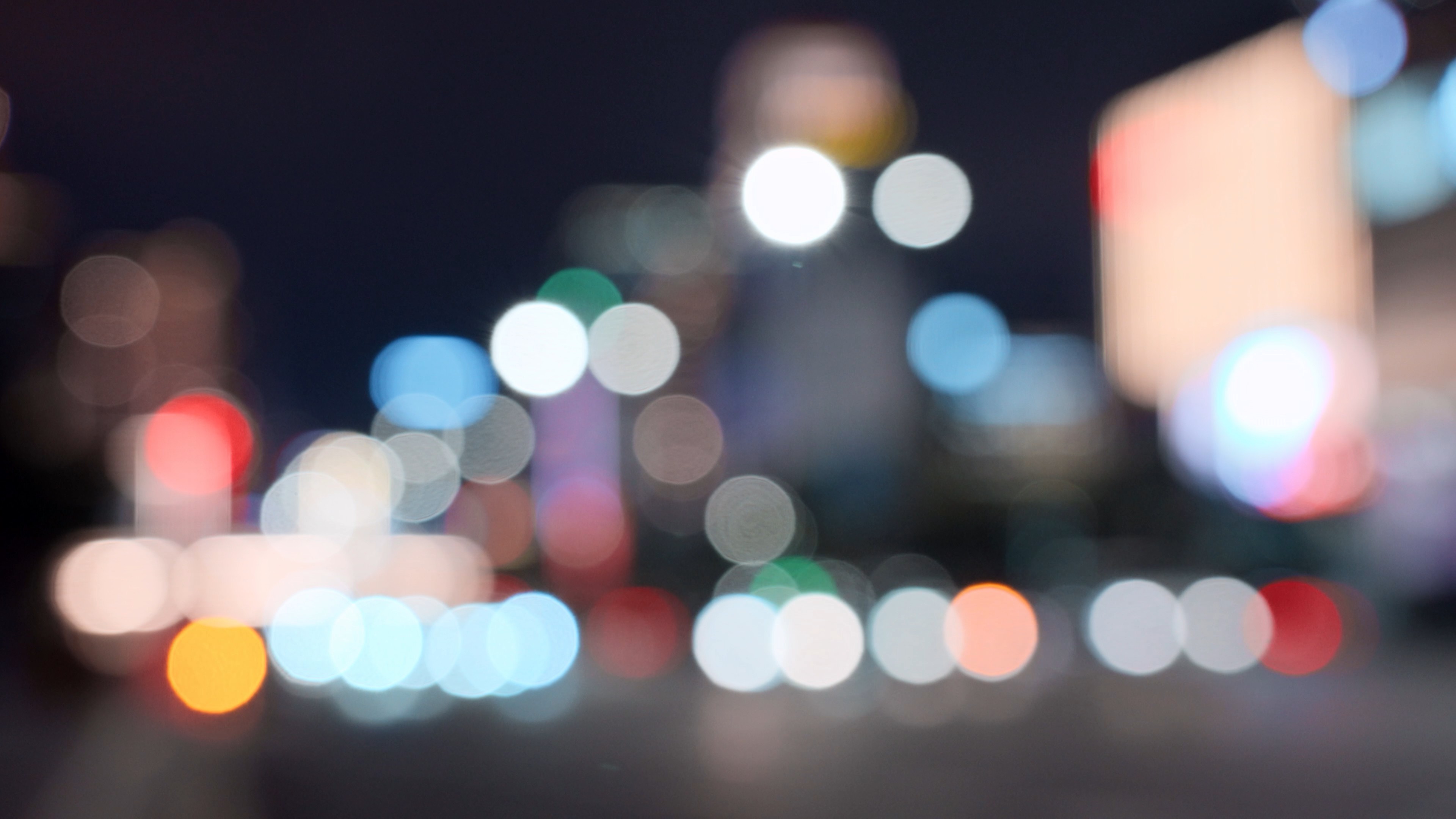 4k都市夜晚街道车流灯光唯美虚化空镜意境视频的预览图