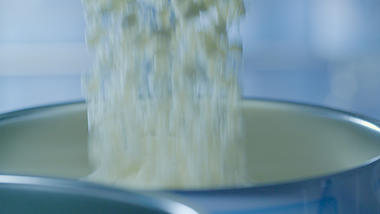 1080P升格奶粉出厂灌装实拍视频的预览图
