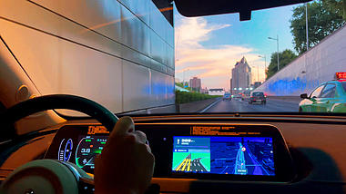 4k实拍第一视角驾驶汽车视频的预览图