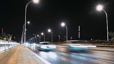 4K武汉城市交通沙湖大桥夜景延时实拍视频视频的预览图