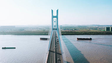 4K武汉城市建筑军山大桥航拍实拍视频视频的预览图