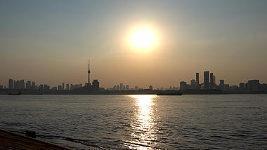 4K武汉城市武昌江滩实拍视频视频的预览图