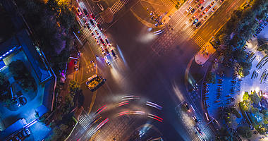 4k广西柳州市文昌十字路口夜景航拍延时视频的预览图