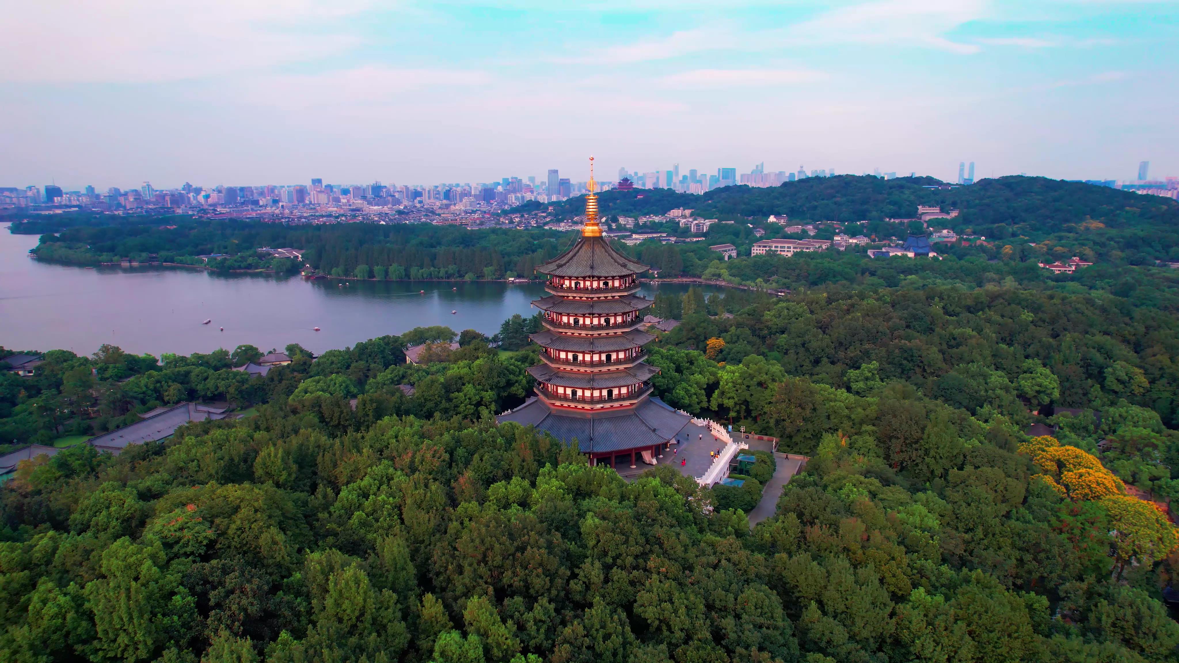 5.4k航拍杭州雷峰塔景区建筑风光视频的预览图