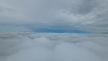 1080P航拍震撼视角云上景色实拍视频的预览图