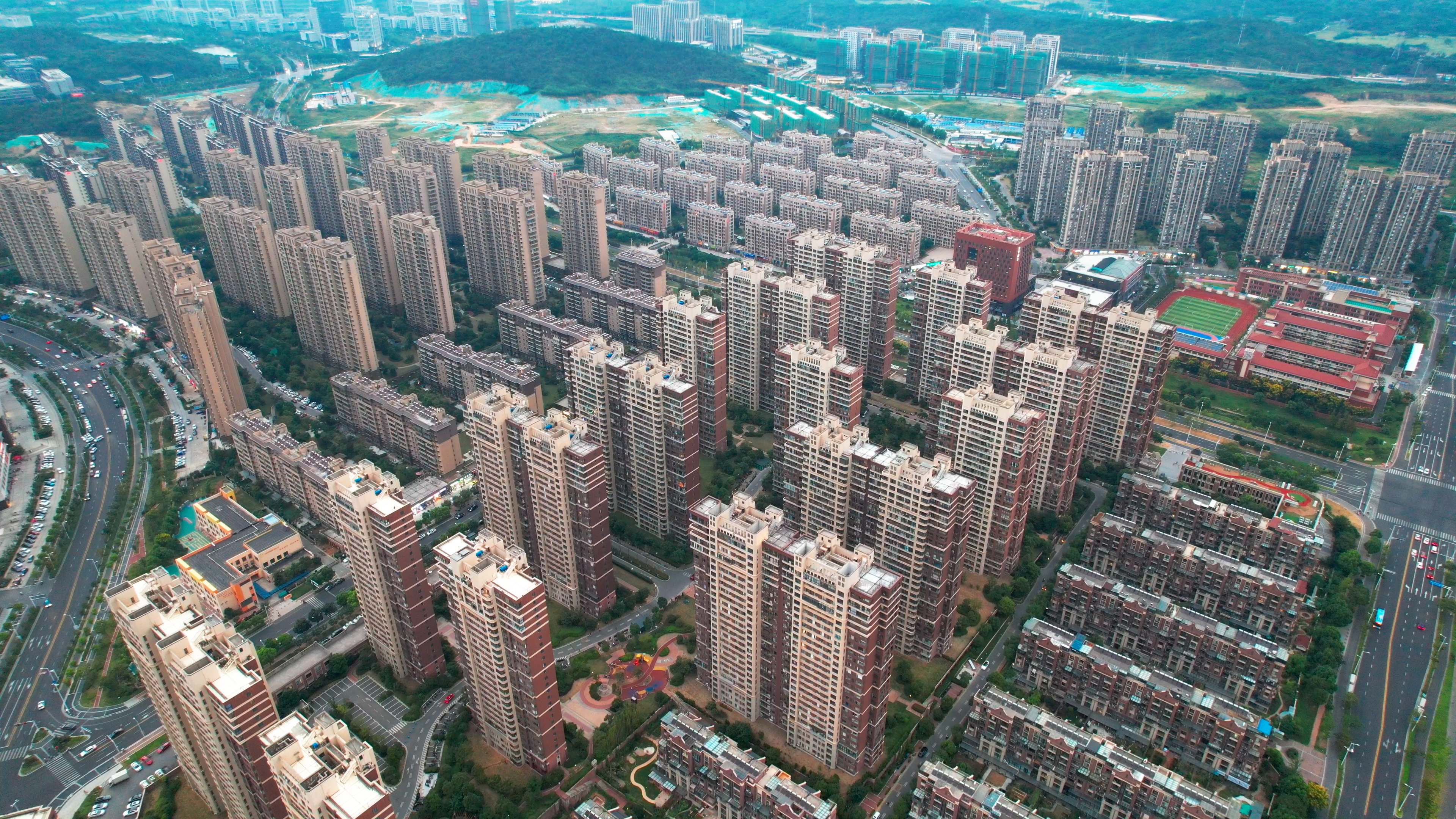 4k南京高档楼盘城市航拍视频的预览图