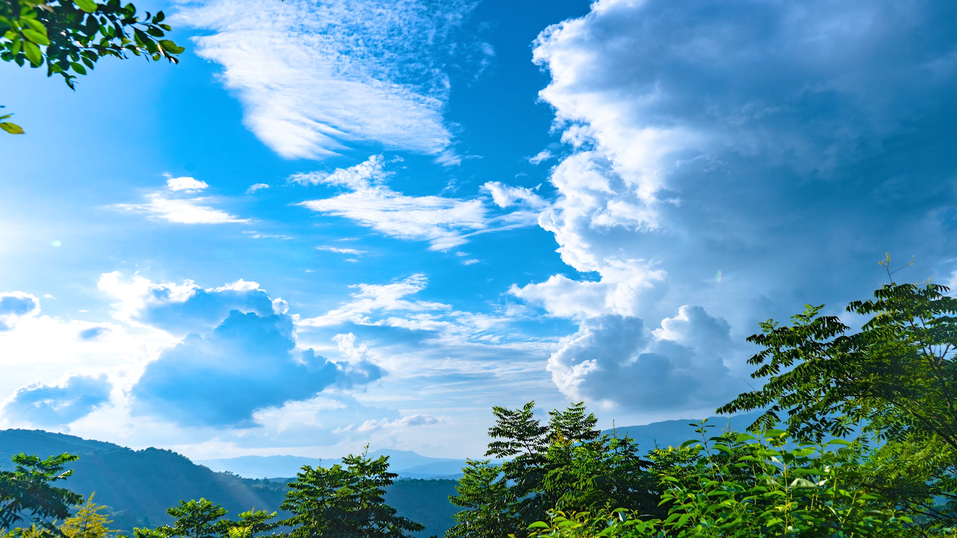 4k实拍夏季山间自然风光云海意境云朵视频的预览图