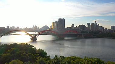 广西省柳州市4K红光大桥日落航拍实拍视频视频的预览图