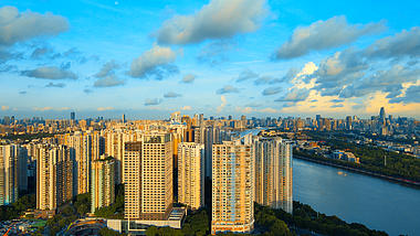 4K航拍广州珠江城市群天际线蓝天白云视频的预览图