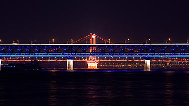 4K武汉城市地标长江大桥夜景实拍视频视频的预览图