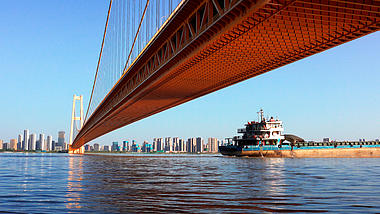4K武汉城市地标杨泗港长江大桥实拍视频视频的预览图