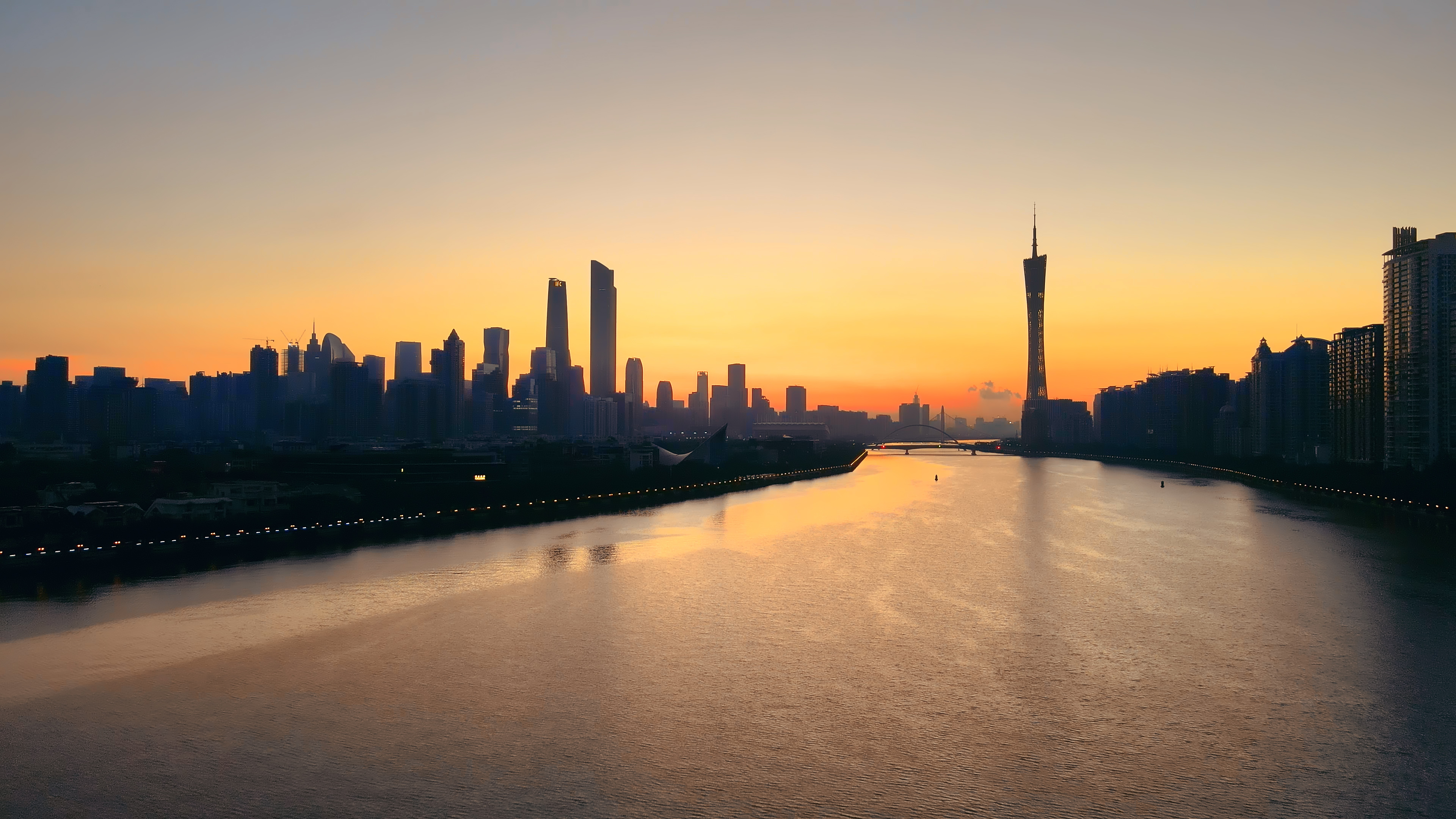 4K航拍广州珠江城市群唯美日出视频的预览图