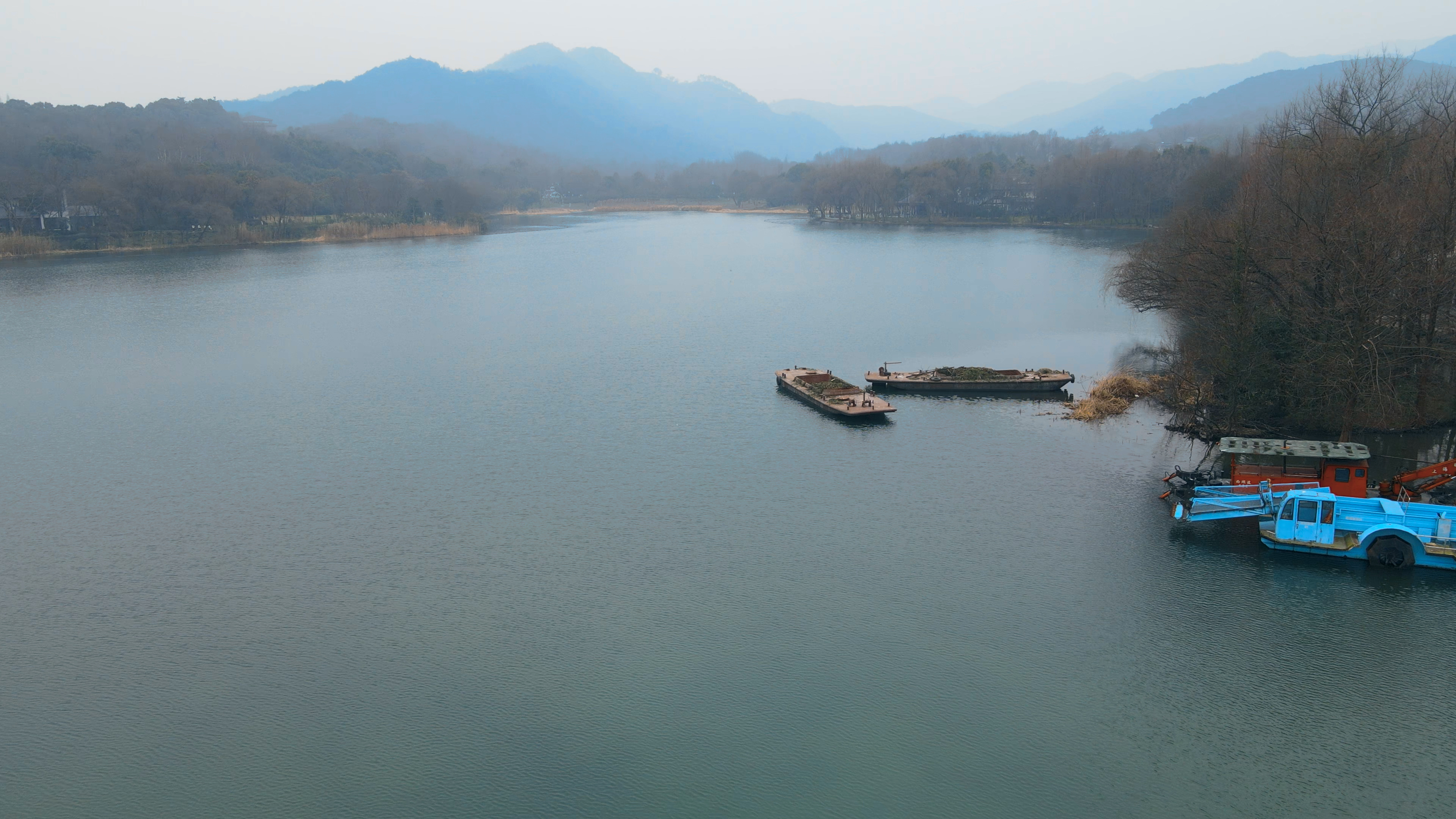 4K航拍5A杭州西湖十景茅家埠船只视频的预览图
