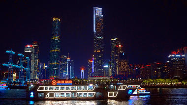 4K实拍珠江邮轮船只城市夜景视频的预览图