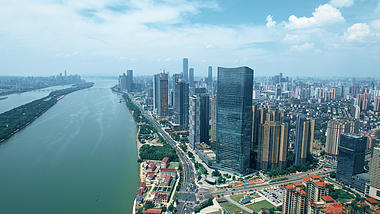 4K湖南长沙湘江城市发展交通航拍视频的预览图