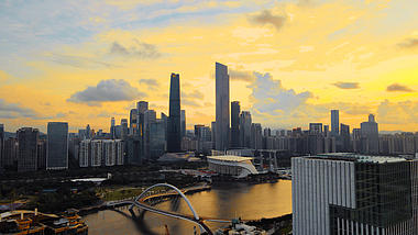 4K震撼航拍广州国际金融中心建筑群黄昏视频的预览图