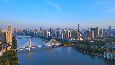 4K震撼航拍广州城市天际线海印大桥视频的预览图