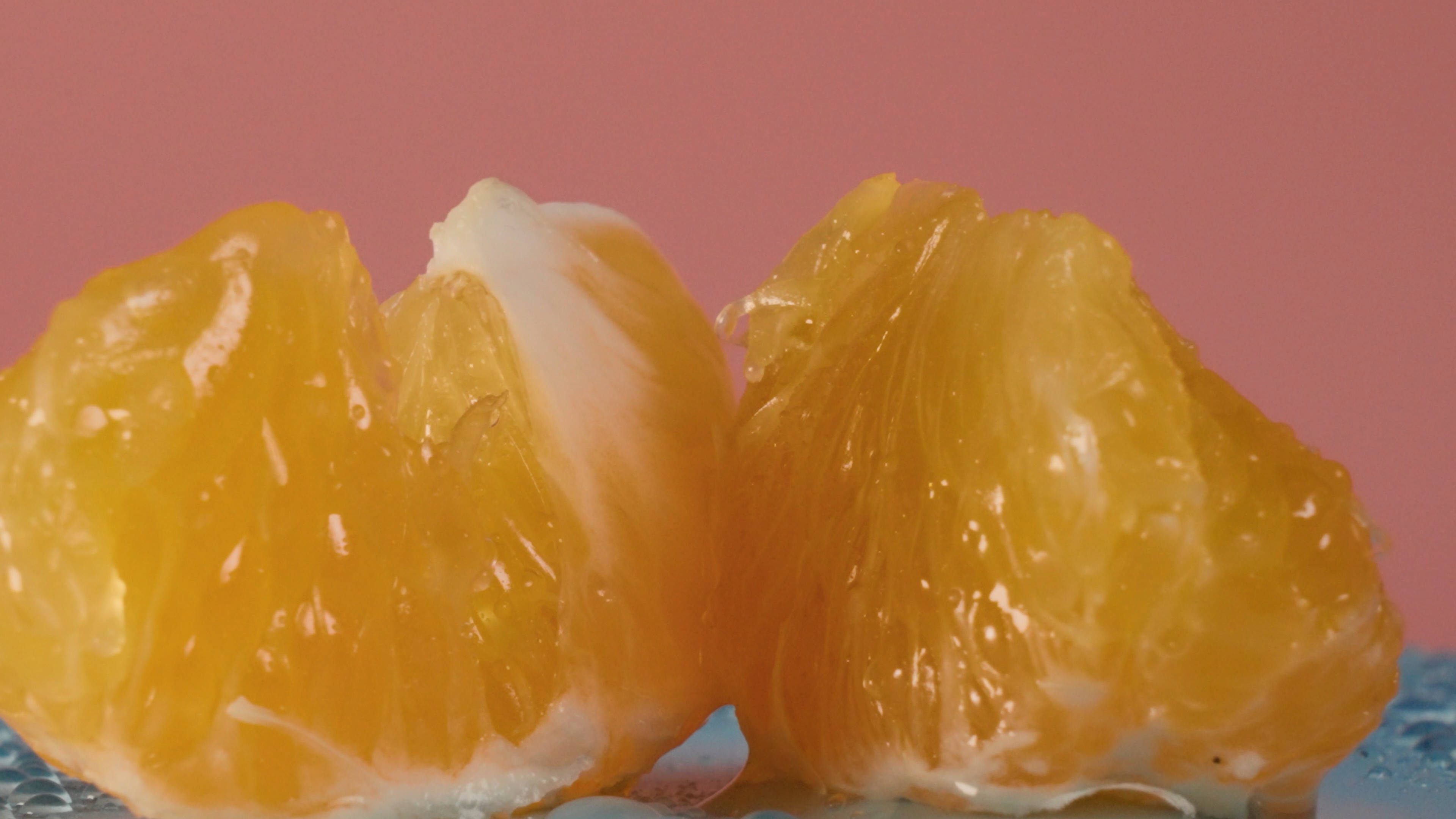 4k桔子金黄色果肉实拍新鲜水果青桔视频的预览图